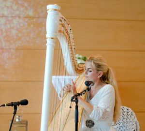 marion-hensel-harfe-weiss